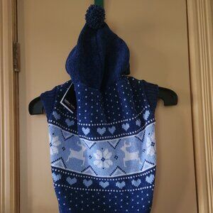 Nwt, so soft, xl dog sweater w/hood adorned w/snowflakes, reindeer & hearts